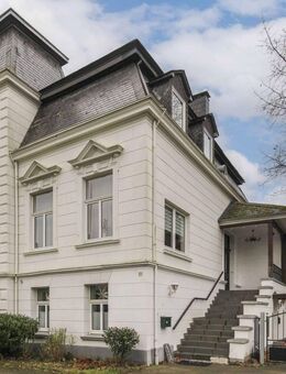 Modernisierte Villa in Innenstadtnähe von Holzminden! Wohnen und Arbeiten auf über 500 m² - Holzminden
