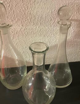 Verschiedene elegant- schlichte Glaskaraffen - Tettnang