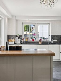 Modernes Wohnambiente in Jüchen - Stilvolle Doppelhaushälfte mit Garten, Studio und Wellnessbereich - Jüchen