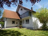 Neues Zuhause oder lohnende Kapitalanlage: Zweifamilienhaus mit Doppelgarage in 73488 Ellenberg - Ellenberg (Baden-Württemberg)