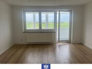 Gemütliche Dachgeschosswohnung mit großer Loggia! Bad und Küche mit Fenster! - Coswig