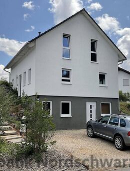 Attraktives Wohnhaus mit Einliegerwohnung in Lützenhardt - Waldachtal