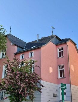 HORN IMMOBILIEN ++ Neubrandenburg, große Maisonette Eigentumswohnung im DG mit Kamin, 2 Stellplätzen und Keller - Neubrandenburg