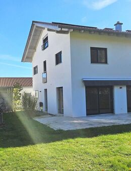 Neuwertige Doppelhaushälfte mit viel Platz und Wohlfühlcharakter - Burghausen