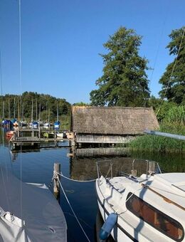 Wohnen am Großen Plöner See: EFH mit exkl. Zugang zum Wasser, Steg, Bootshaus und eigenem Gästehaus - Bosau