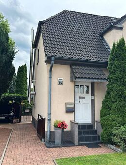 Liebevoll saniertes Reihenendhaus mit großem Gartenparadies und Carport in ruhiger Wohnlage! - Gelsenkirchen