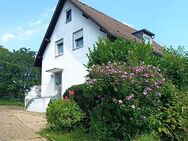 Charmantes Mehrgenerationenhaus auf ca. 235 m² Wohnfläche. Garten, Terrasse + Garagen und Stellplatz - Bergisch Gladbach