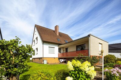 Langenhagen-Godshorn: Gemütliches Einfamilienhaus mit Einliegerwohnung und großem Garten