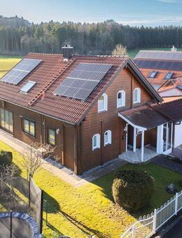 Baubiologisches Blockbohlen-Massivhaus mit neuer PV-Anlage in wunderbarer Ortsrandlage. - Windach