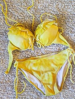 Süßer gelber Bikini - Bremen
