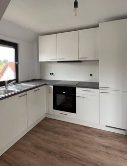 Frisch renovierte 4-Zimmer-Dachgeschosswohnung mit Loggia - stilvoll, hell und bezugsbereit - Weil (Schönbuch)