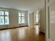 Regierungsviertel! großzügige 3 Zimmer Wohnung mit separater Küche, Südbalkon, 1. OG, kleinem Wannenbad.....hohe Decken... - Berlin