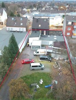 Investorenobjekt mit 3 Wohnungen, 2 Ladenlokalen und Erweiterungsmöglichkeiten - Velbert