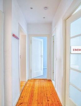 IMMOBERLIN.DE – Toplage! Lichte Altbauwohnung mit Südbalkon direkt am Schoelerpark - Berlin