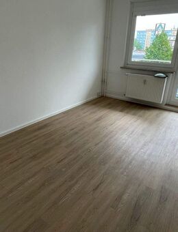 Im 7. OG Lift - EBK mögl. - großer Südbalkon - Jetzt Termin vereinbaren!! - Chemnitz