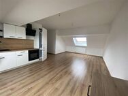 Pegau* helle 3 Zimmer-DG-Wohnung *gr.Wohnzimmer* offene Küche* EBK*Tageslichtbad* Zweitbezug - Pegau