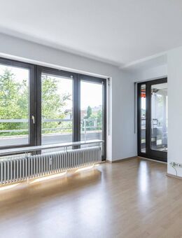 Helle 2,5 - Zimmer Wohnung mit schönem Ausblick, Einbauküche und TG-Stellplatz - Weilheim (Teck)