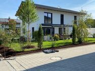 Modernes Einfamilienhaus mit Garten und stilvollem Design - Großkarolinenfeld