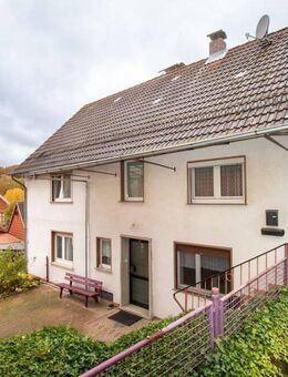 Solide, gepflegt ,familienfreundlich: Geräumiges Einfamilienhaus mit Scheune, Garage und Garten - Sontra