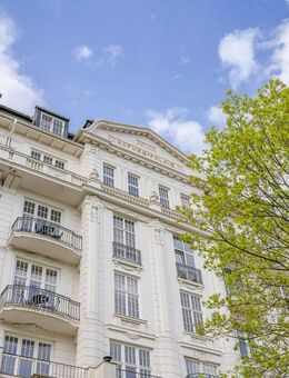 Hofweg Palais - Altbau ETW im Erdgeschoss mit sonnigem Garten und Terrasse - Hamburg