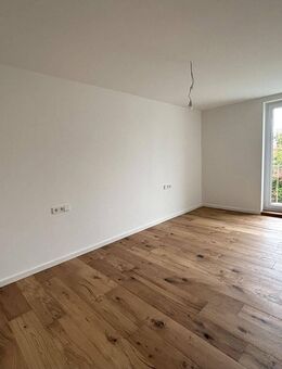 Moderne 2,5-Zimmer-Wohnung mit EBK, offenem Wohn-/Essbereich & Ankleideraum - Sindelfingen
