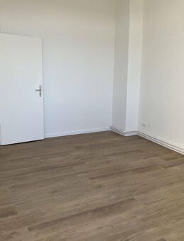 Ruhige Altbau-4-Zimmer-Wohnung mit Balkon - frisch saniert & renoviert - Wilhelmshaven