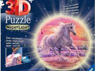 Ravensburger Puzzleball Nachtlicht Pferde am Strand, 72 Puzzleteile, mit Leuchtsockel inkl. LEDs
