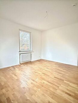 3 Zimmer, frisch renoviert, schöner Schnitt und Top-Verkehrsanbindung - Aachen