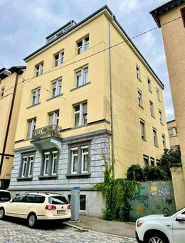große 4 Zimmer Wohnung mit Balkon - Stuttgart