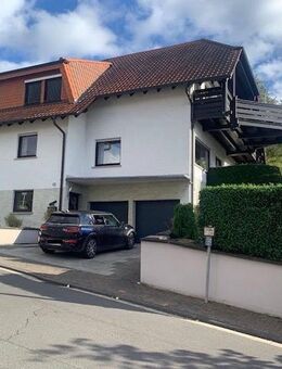 Zweifamilienhaus in sonniger Hanglage mit herrlichem Weitblick - Rockenberg