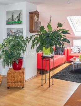 3-Parteienhaus in ruhiger Wohnlage mit Balkonen, Garten, 2 Garagen + 6 Stellplätzen - Bonn