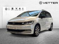 VW Touran, Highline A, Jahr 2022 - Pressig