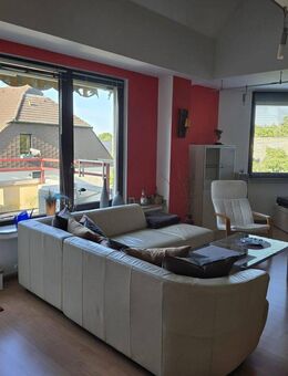 Möbliert! Einziehen und wohlfühlen, Top eingerichtete Dachgeschosswohnung / Klima. u. offener Kamin - Monheim (Rhein)