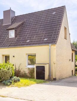 Attraktive Doppelhaushälfte in Preetz mit Einliegerwohnung und Garten - Preetz (Schleswig-Holstein)