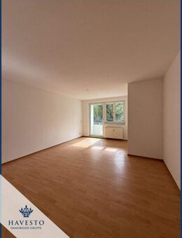 Charmante Altbau Wohnung mit 2-Zimmern, neuer Einbauküche, Balkon & Stellplatz! - Magdeburg