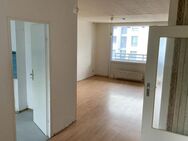 Bald bin ich fertig.. 2-Zimmer-Wohnung mit neuem Laminat in Monheim - Monheim (Rhein)
