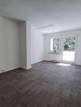 Wohnträume können wahr werden - in dieser modern sanierten 3-Raum-Wohnung im 1. Obergeschoss in Jahnsdorf - Jahnsdorf (Erzgebirge)