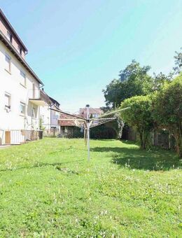 Helle Dachgeschosswohnung mit Gartennutzung, Einbauküche und Kellerraum - Eislingen (Fils)