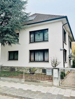 Exklusive & repräsentative Stadtvilla mit Indoor-Pool, 2 Garagen, Garten, optional 3 WE, top Lage - Offenbach (Main)