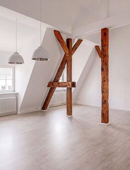 3-Zimmer-Dachgeschosswohnung in denkmalgeschütztem Gebäude - Berlin