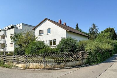 EFH MIT GROßEM BAUFENSTER UND DOPPELGARAGE IN BOSCH NÄHE!