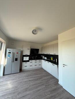 Moderne L -Küche mit E - Geräten - Butjadingen