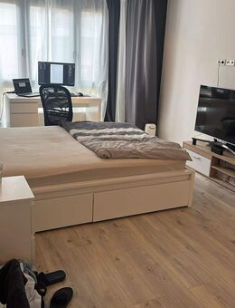 Vollmöbliertes WG-Zimmer in hochwertig sanierter 4-Zimmer-Wohnung - Nürnberg