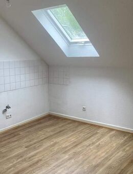 Dachgeschosswohnung (3 ZKB) in ruhiger Lage von Scheidt (Uni Nähe), Eichendorffstraße 11 - Saarbrücken