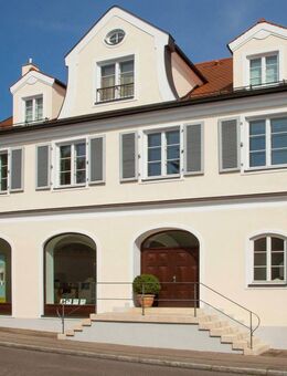 Sommerfeeling inklusive: Historisches Wohn- und Geschäftshaus mit Innenhof-Oase - Geisenfeld