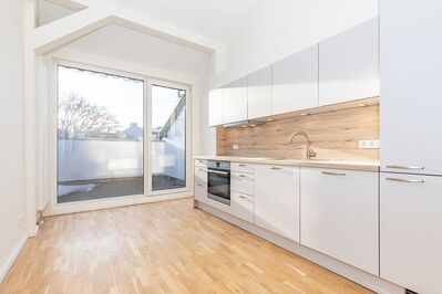 Sanierte Dachgeschosswohnung mit Terrasse & Einbauküche! TOP ZUSTAND! Neue Heizungsanlage!