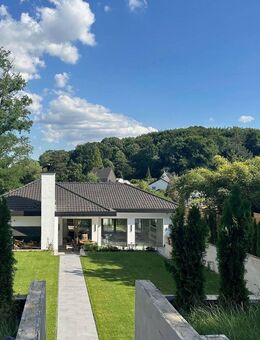 Ein Ort zum Ankommen – Exklusive Villa mit weitläufigem Garten, Innenpool und Einliegerwohnung - Mülheim (Ruhr)