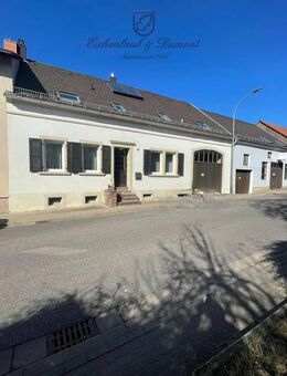 Zweifamilienhaus mit Gewerbeanteil: Halle, Werkstatt, Garagen, über 800m² Gesamtfläche - Mandelbachtal
