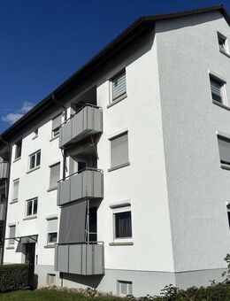 Helle 3-Zimmer-Wohnung mit Balkon und zusätzlichem Dachgeschosszimmer - zentral in Leonberg - Leonberg (Baden-Württemberg)