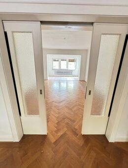 Wohnjuwel im Erdgeschoss ! Haus im Haus Charakter mit ca.162 m² und 6 Zimmern - Duisburg